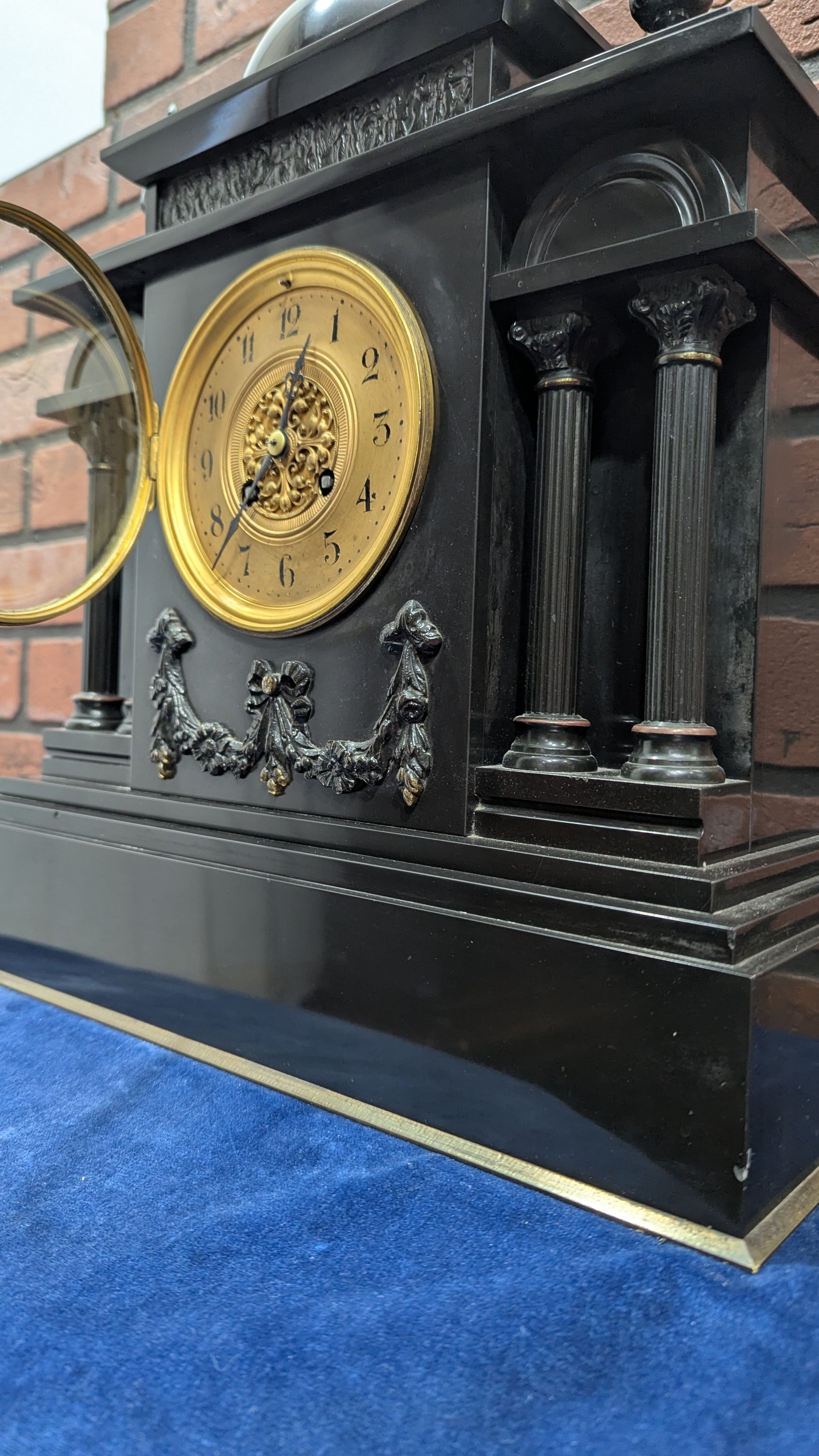 SH Polished Black Marble Mantle Clock
